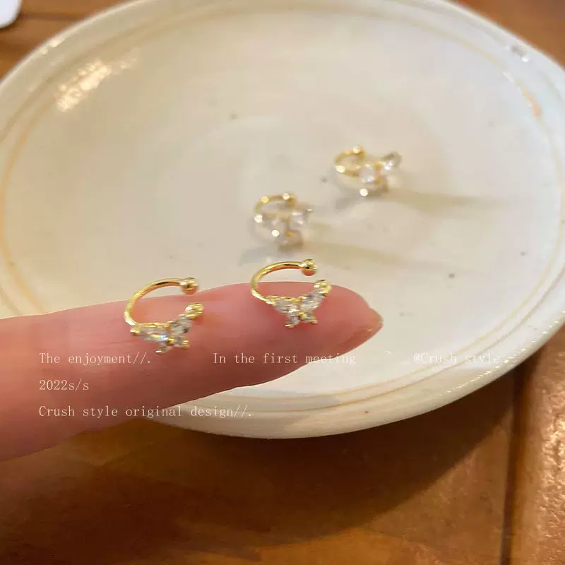 Sophisticated ear clips with zircon, earrings, no pierced ears, light luxury style