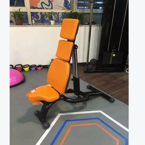 Обучение гантели с плоским стулом оборудования для спортзала