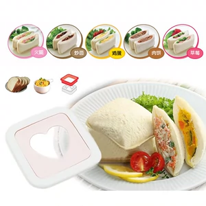 Khuôn bánh sandwich vuông bỏ túi hình cỏ bốn lá Nhà sản xuất bánh mì nướng cho trẻ em DIY yêu thích bữa ăn trưa dụng cụ ăn trưa