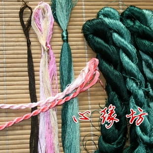 Традиционная линия из шелковой вышивки с шелковой вышивкой
