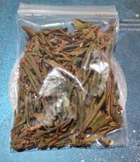 Китайская карта защиты от несчастий 噶举传承圣物大法宝王噶玛巴发草5克装藏除障香囊烟供必用