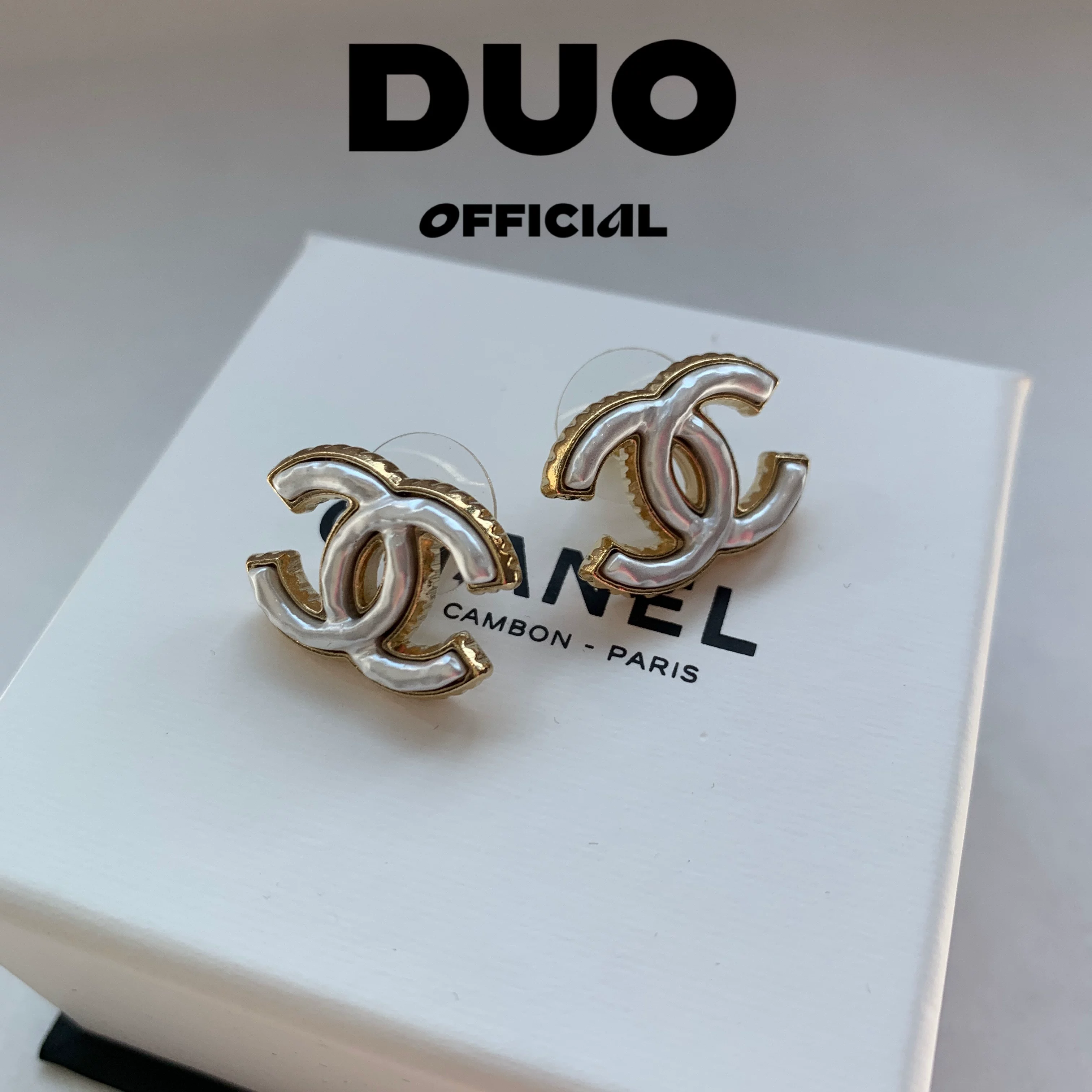 CHANEL Chanel 23 New 23A Classic Double C White Fritillaria Permeter Earlier Earrings Earrings