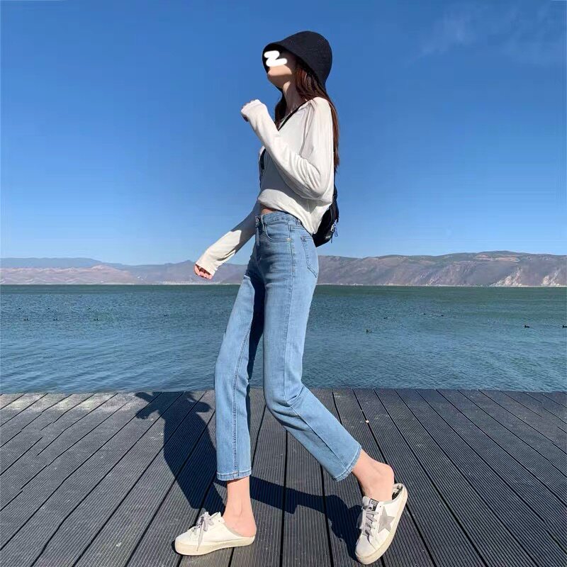 Light blue straight-leg jeans for women's summer 2022, a new thin style for petite women with an 80% to 90% cigarette tube details Picture
