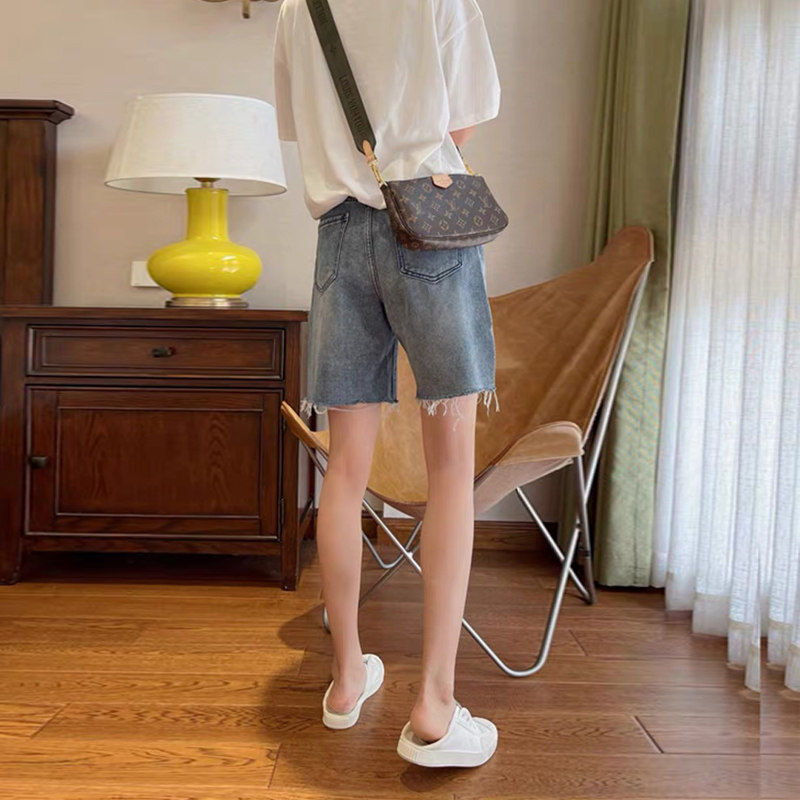 Five-inch denim shorts for women's summer 2022: Thin, high-waisted, loose, spicy, wide-leg, slimming mid-length pants, trendy on Instagram Application Scenario