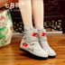 Tháng 7 năm 2018 Mùa xuân và mùa thu tăng ở lớp đầu tiên của giày thêu, giày cũ của Bắc Kinh, giày nữ, ủng, dày của phụ nữ Giày ống