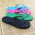Phụ nữ thời trang giản dị mới phẳng với phim hoạt hình flip-flops bãi biển bình thường flip-flops màu rắn nhà giày crocs nữ Dép