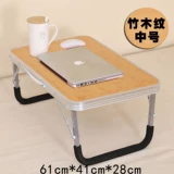 Стол на кровати, стол, напишите складной маленький стол, ученики средней школы средней школы студента колледжа учатся в общежитии.