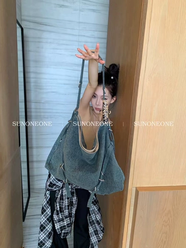 Вместительная и большая джинсовая летняя ретро небольшая дизайнерская сумка для путешествий на одно плечо, коллекция 2023