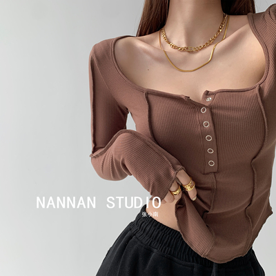 taobao agent Zhang Xiaonan Nannan splicing anti -line single -breasted long -sleeved bottom shirt female low -cut clavicle hot girl sweater autumn