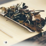 Jingmai Древнее дерево белое чай Sanda Laspic fa yin Dry Honey Rhythm и пенопластовая дисплей, перечисленные Sanda Poor Fore Real Estate Seversions Бесплатная доставка