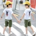 Quần áo trẻ em bé trai bộ đồ mùa hè 2020 trẻ em mới Mickey ngắn tay trẻ em lớn Cậu bé Hàn Quốc đẹp trai bộ đồ hai mảnh - Phù hợp với trẻ em