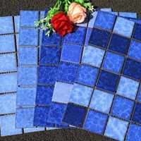 Марокканский интернет -знаменитость в семье для бассейна мозаика