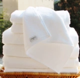 Белое хлопковое полотенце для влюбленных