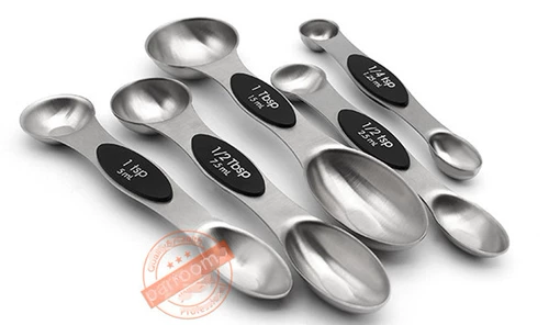 Измерение ложек из нержавеющей стали.