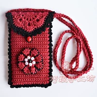 Темно -красный плюс черный край