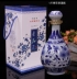 Chai rượu vang gốm 1 kg nạp Jingdezhen màu xanh và trắng sứ gốm chai rượu vang một pound nạp rượu thiết lập với hộp rượu hộp quà tặng ly vang Rượu vang