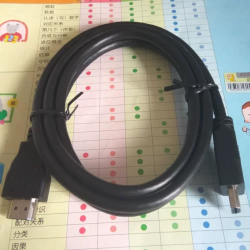 Ноутбук, коробка, медный высокоскоростной кабель, 1.8м