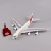 Máy bay tĩnh mô hình lắp ráp máy bay chở khách trang trí 46 cm Airbus a380 Emirates Airlines với bánh xe điều khiển bằng giọng nói chiếu sáng