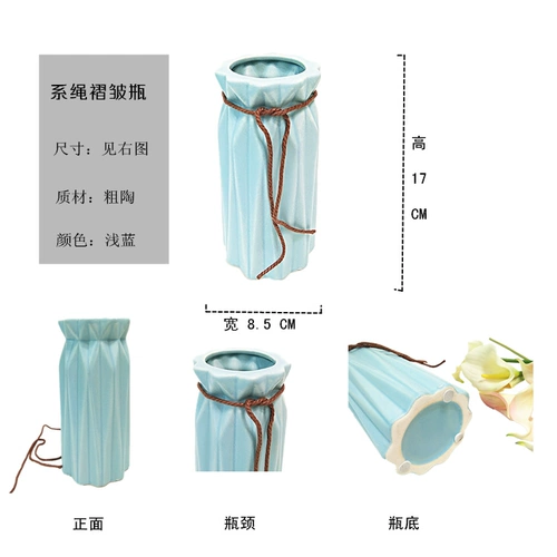 Смоделированная цветочная композиция ваза керамическая бутылка маленькая бутылка синяя бутылка белая бутылка высокая и низкократная орнамент стеклянная ваза розовый