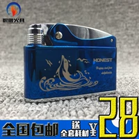 Синий ледяной рисунок подвергается фактическому объекту