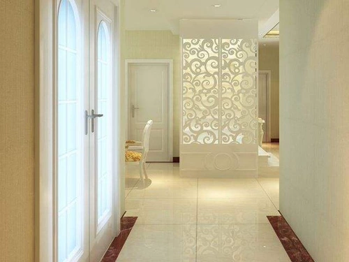 Двери с твердым деревом и окна являются антиквариатом в дверях с твердым деревом Чэнду и