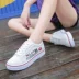 Giày nữ màu đỏ mới 2018 rung cùng một đoạn đôi giày nhỏ màu trắng được vẽ bằng tay đôi giày thể thao bằng phẳng giày thể thao