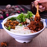 Юньнаньская специальность Германия и свиная пирог с рисовой проводкой банка консервированной приправы 380 г noodle bar esvence mix