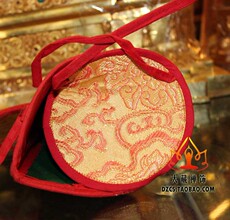 Колокол для службы 藏传佛教 黄色红边刺绣云纹金刚铃杵套 密宗佛教收纳袋