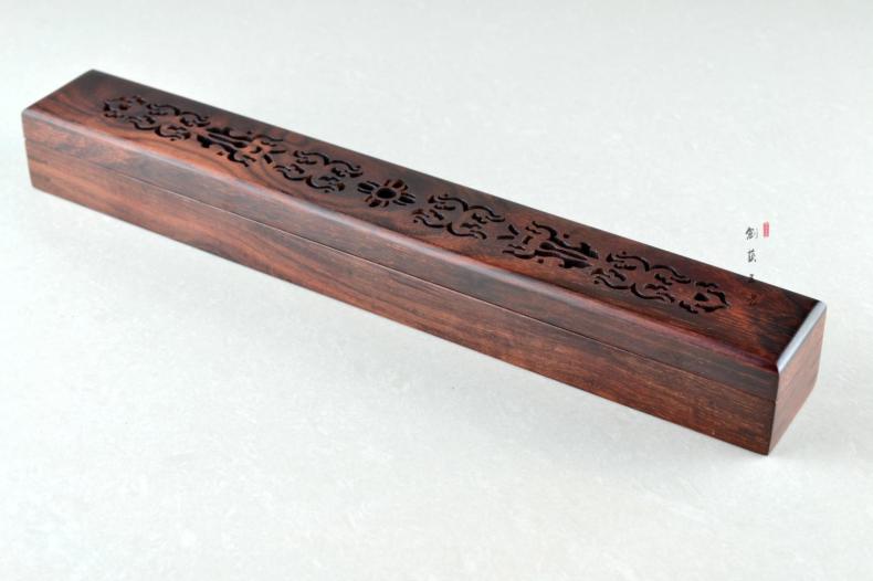 长方形香炉约:长24.5cm 宽3.4cm 高2.9cm