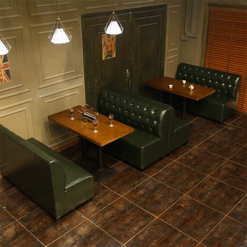 Ретро диван, шпильки для волос, десертный чай с молоком из натурального дерева