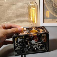 Камеры 怀旧古董老物海鸥4b机械胶片双反120相机钨丝机械朋克台灯装饰灯