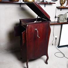 Виниловый проигрыватель 西洋古董小狗牌victor胜利柜式落地式手摇留声机78转唱机音质良