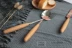 Phong cách nhật bản tay cầm bằng gỗ thép không gỉ dao kéo muỗng nĩa nền đạo cụ chụp ảnh bảng dao thực phẩm đạo cụ hình ảnh bộ