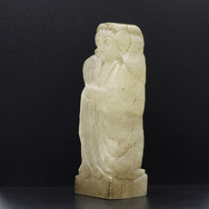 Украшения на шею 玉人（羌族或者土族）、材质：地方玉、高18.3厘米、宽6.6厘米