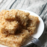 Shanwei Haifeng Specialty Snacks Snacks Saqima fu houhua hua lang ma zai laoshaqima