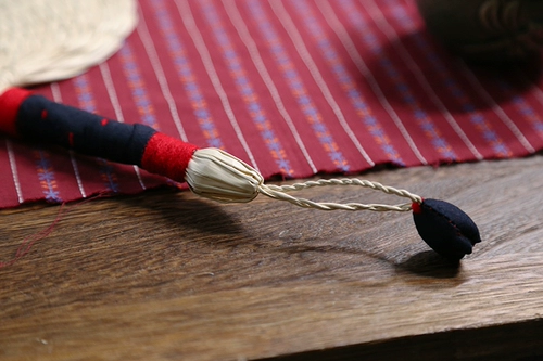 Нанлиан мягкий язык наследование любви в форме коричневых листьев вручную плетение малышки на Лян традиционное поклонник Pucao