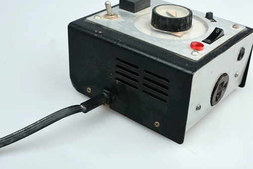 Таймер автоматической синхронизации мощности для усиления темной комнаты -