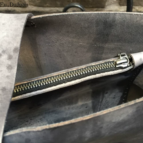 Вместительная и большая кожаная дизайнерская легкая и тонкая сумка на одно плечо, из натуральной кожи