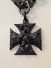 Орнамент vtg 19c古董硬质橡胶浮雕花束马耳他十字架吊坠项链