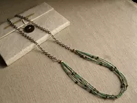 Причудливое высокое мини -мини -зеленого сосны ~ Серебряная цепь ~ Ожерелье много