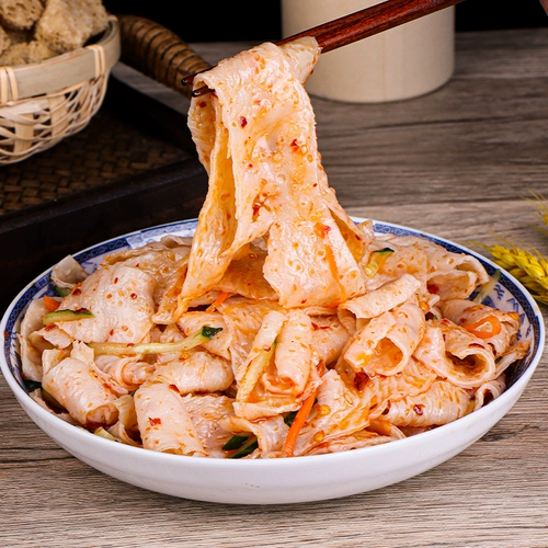 Сухая кожа с лапшой холодная кожа катящаяся лапша.