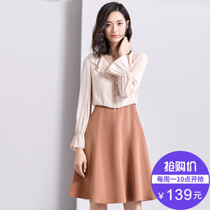 [Giá mới 139 đô] mùa xuân 2018 mới V-cổ dài tay một từ váy lá sen tay áo hit màu khảm đầm đầm ngủ nữ