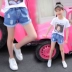 Cô gái bông quần short denim 2018 mùa hè mới lớn trẻ em trẻ em quần cô bé lỗ quần short denim Quần jean