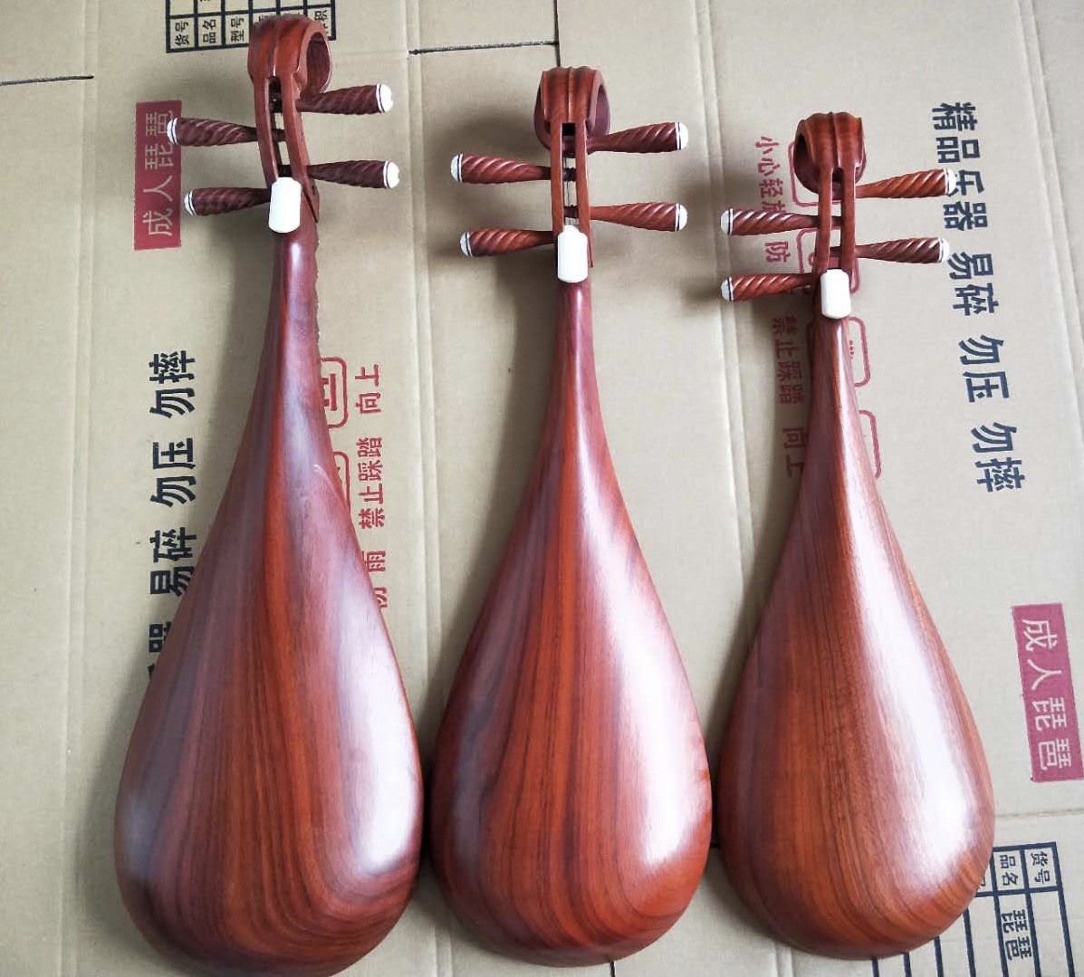 XIAOHE  ȭ  HIGH -END BOUTIQUE CHILDREN `S MAHOGANY PIPA SOUND  .