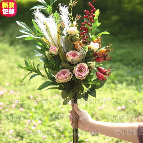 Новый продукт Бесплатная доставка Пара сфотографировала Сяо Цинсин Пенденты Мори, державшая цветочную длинную полюсную башню Свадебное путешествие.