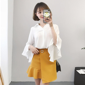 2018 mùa xuân mới Hàn Quốc phiên bản của V-Cổ đơn ngực voan bảy điểm trumpet tay áo lỏng mỏng màu rắn áo sơ mi