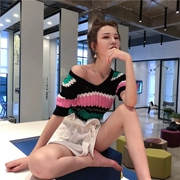 Hàn quốc phiên bản của chic hit màu V-Cổ ngắn tay tan trong nước áo len rỗng Hong Kong hương vị thời trang retro hoang dã áo sơ mi Mỏng phụ nữ