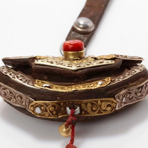 Тибетские красные тибетские пожарные пожарные национальные характеристики традиционные антикварные антикварные камень собирают старый объект примитив