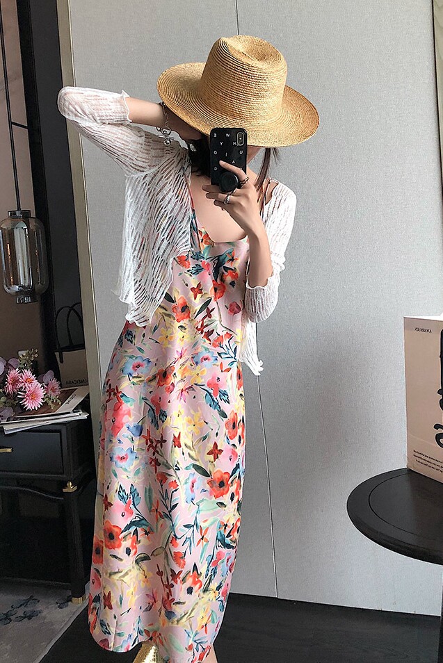 吊带V领挑粉白底实物图