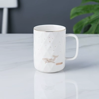 Одиночная чашка белого кита